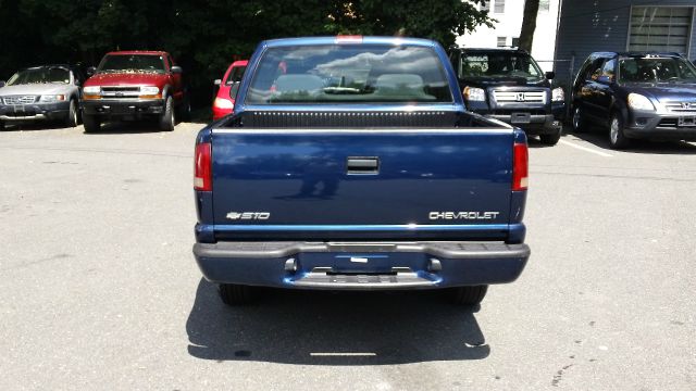 Chevrolet S10 2003 photo 2