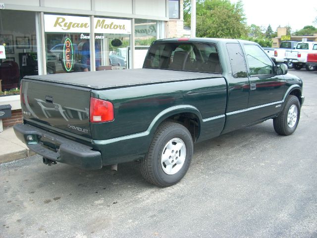 Chevrolet S10 2003 photo 2