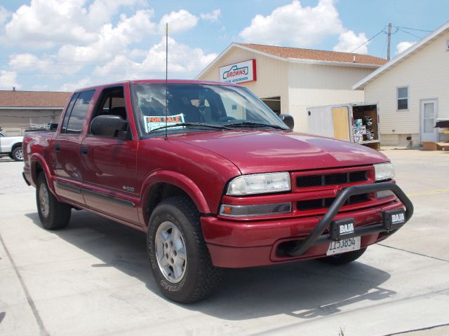 Chevrolet S10 C300 Luxury Sedan 4D Pickup Truck