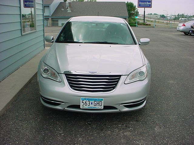 Chrysler 200 2011 photo 2