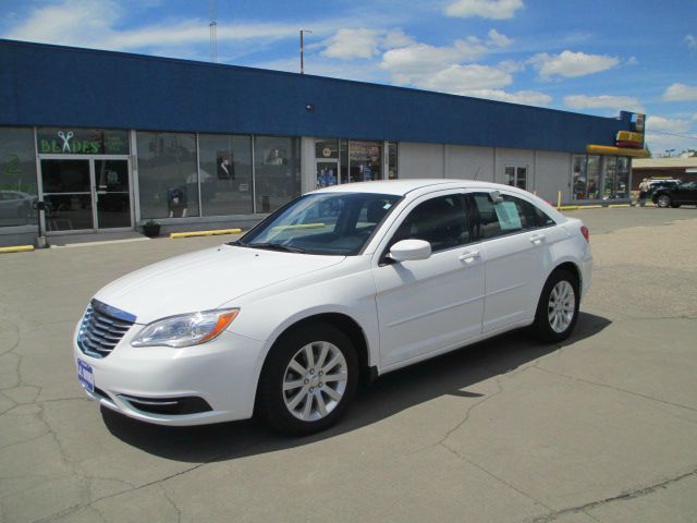 Chrysler 200 2011 photo 2