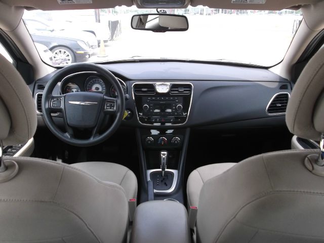 Chrysler 200 2011 photo 1