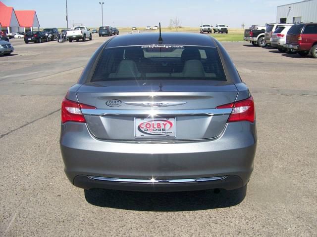 Chrysler 200 2011 photo 7