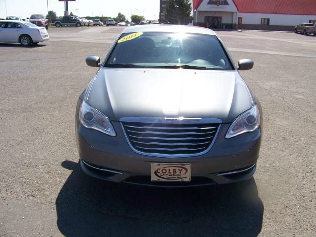 Chrysler 200 2011 photo 8