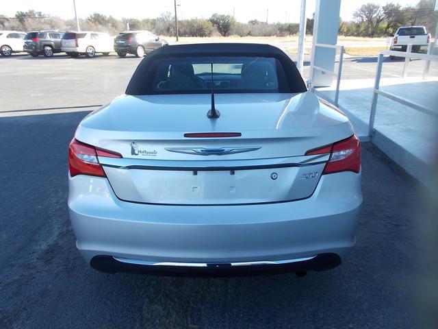 Chrysler 200 2011 photo 1