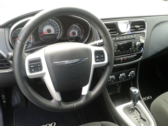 Chrysler 200 2011 photo 3