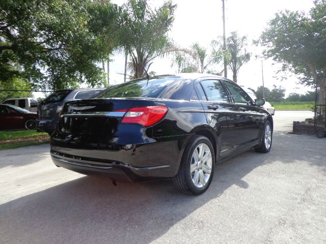 Chrysler 200 2011 photo 10