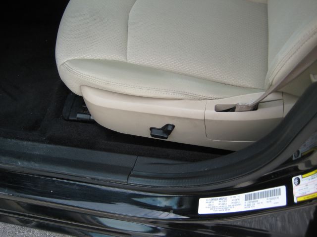 Chrysler 200 2011 photo 1