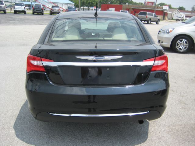 Chrysler 200 2011 photo 10