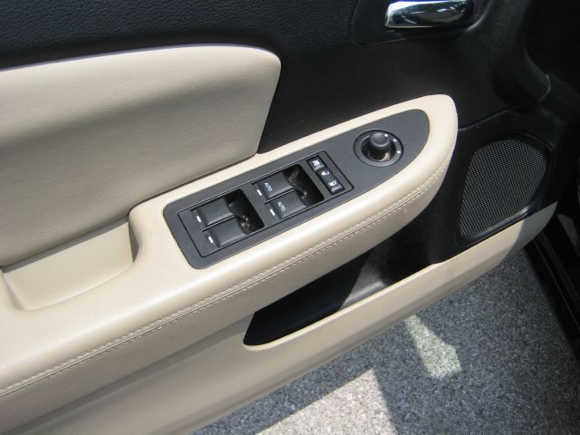 Chrysler 200 2011 photo 3