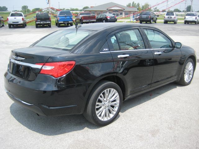 Chrysler 200 2011 photo 9