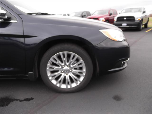 Chrysler 200 2012 photo 2