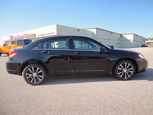 Chrysler 200 XR Sedan