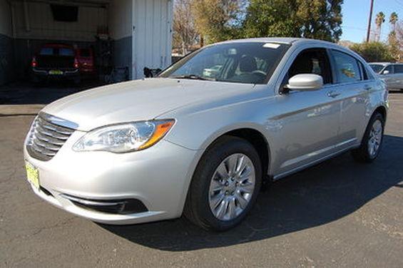 Chrysler 200 2012 photo 2