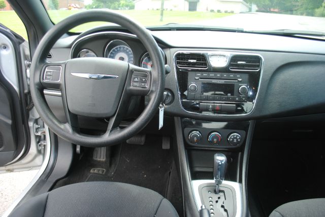 Chrysler 200 2012 photo 2