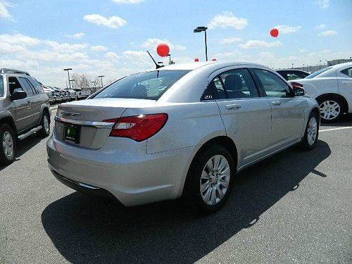 Chrysler 200 2012 photo 2