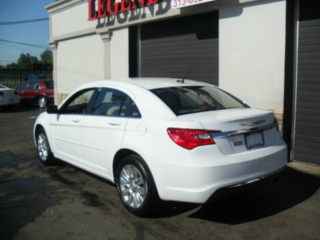 Chrysler 200 2012 photo 2