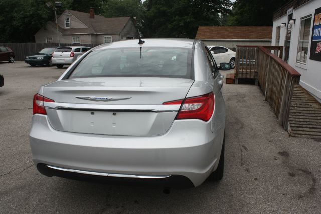 Chrysler 200 2012 photo 2