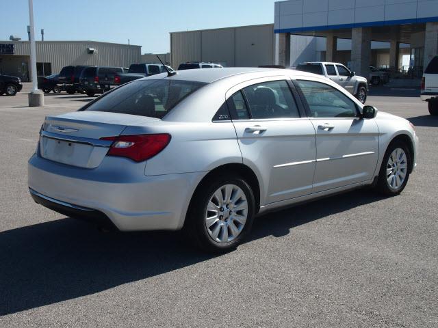 Chrysler 200 2012 photo 2