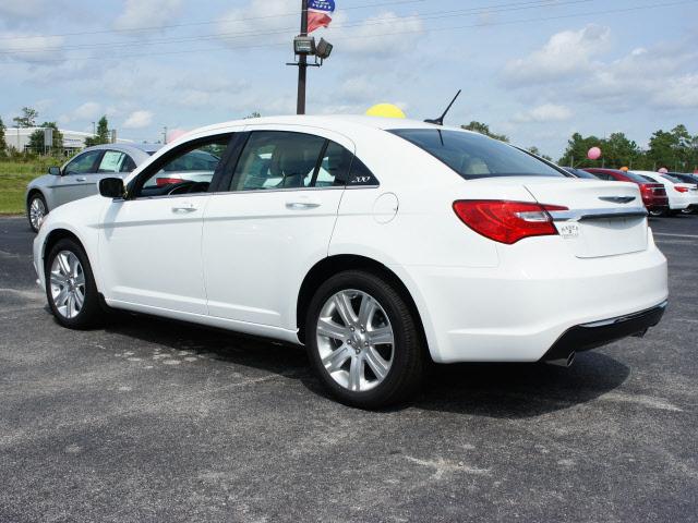 Chrysler 200 2012 photo 2