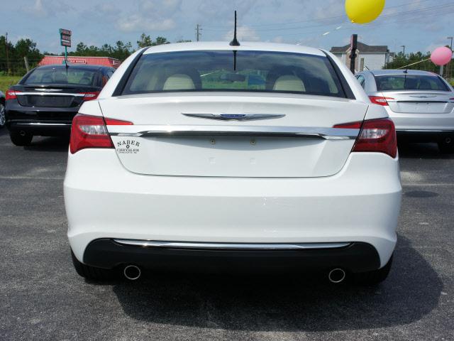 Chrysler 200 2012 photo 3