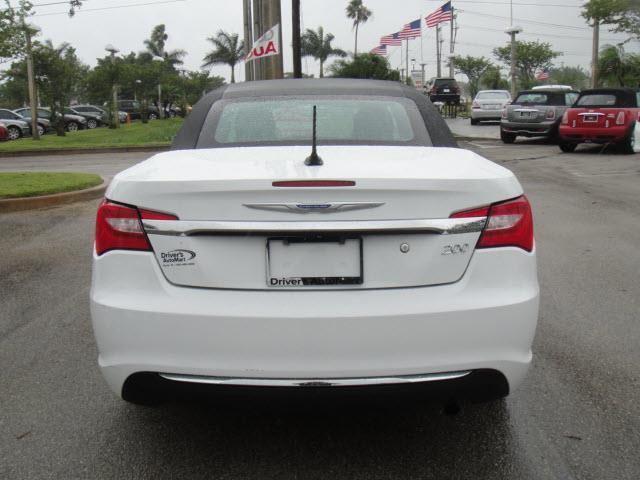 Chrysler 200 2012 photo 3