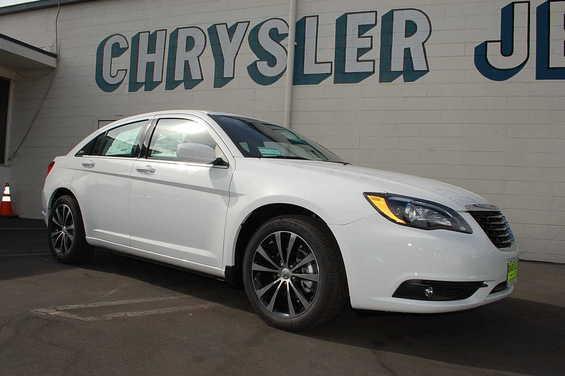 Chrysler 200 2012 photo 2