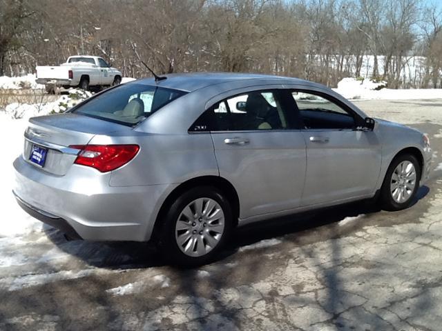 Chrysler 200 2012 photo 13