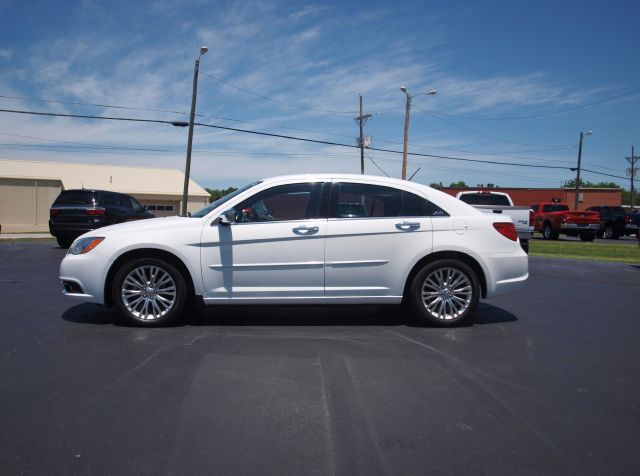 Chrysler 200 2012 photo 16