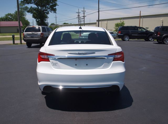 Chrysler 200 2012 photo 2