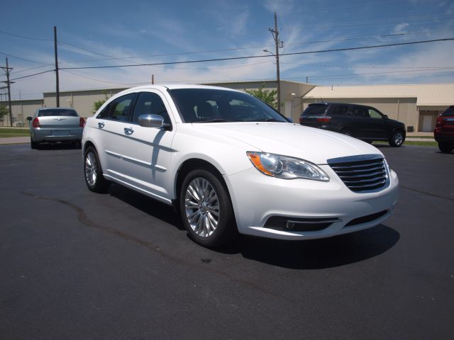 Chrysler 200 2012 photo 9