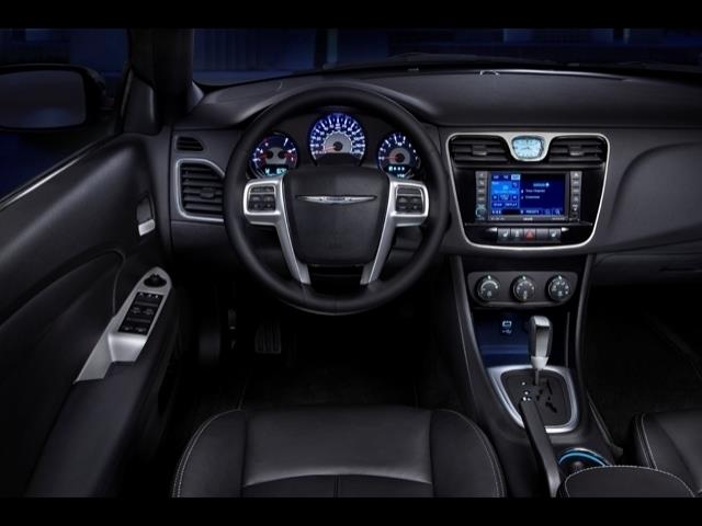 Chrysler 200 2012 photo 2