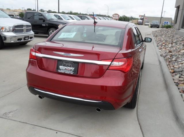 Chrysler 200 2012 photo 4