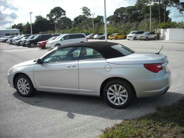 Chrysler 200 2012 photo 2