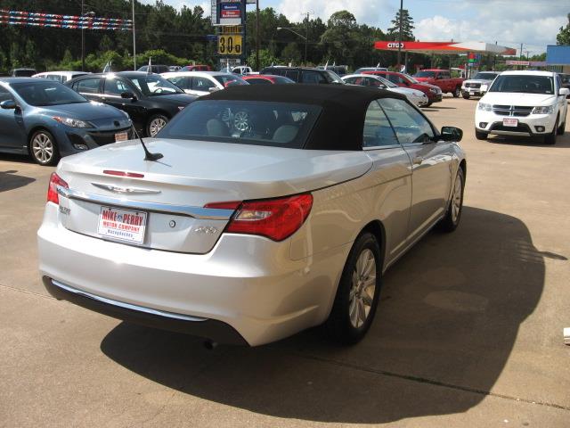 Chrysler 200 2012 photo 2