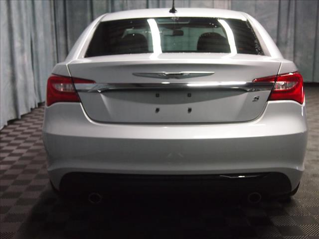 Chrysler 200 XR Sedan