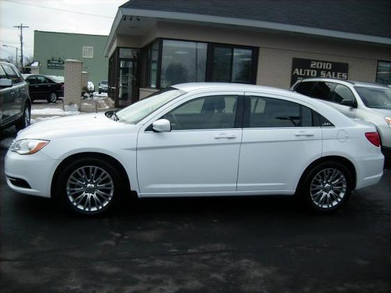 Chrysler 200 Elk Conversion Van Sedan