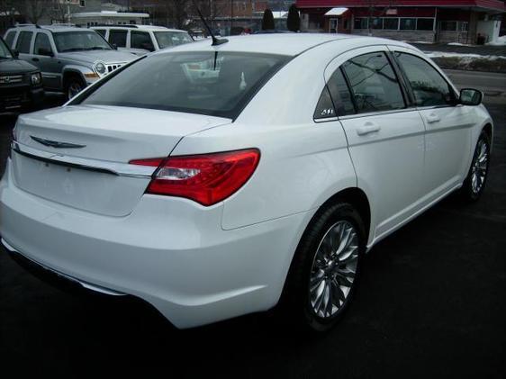 Chrysler 200 2012 photo 2