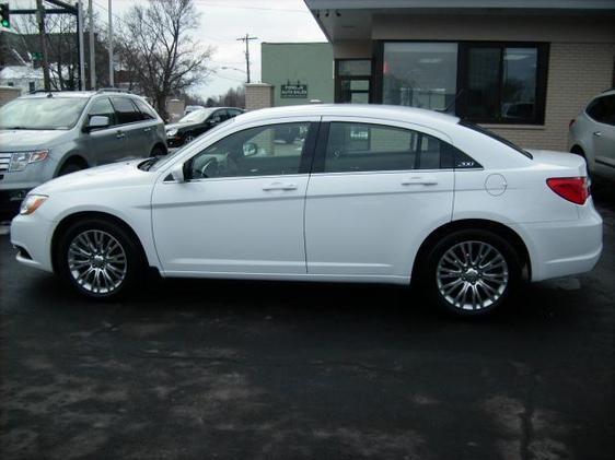 Chrysler 200 2012 photo 8