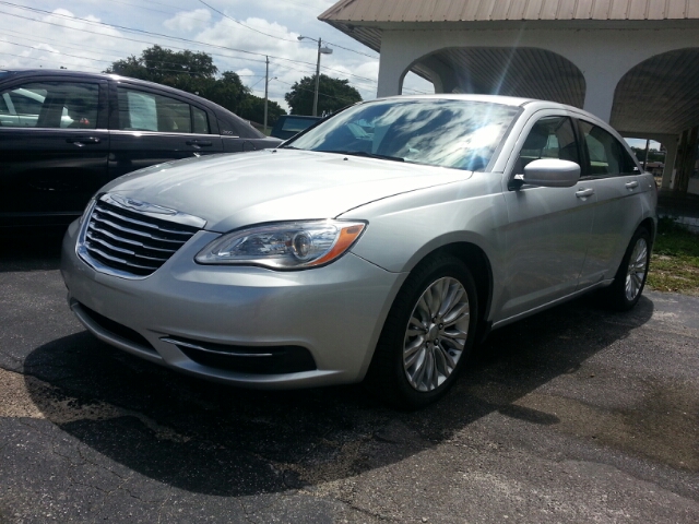 Chrysler 200 2012 photo 2