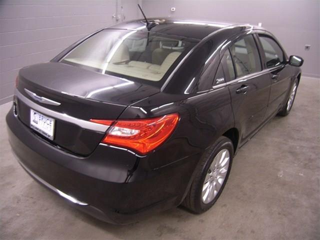 Chrysler 200 2012 photo 20