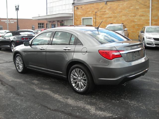 Chrysler 200 2012 photo 3