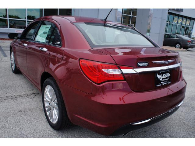 Chrysler 200 2013 photo 4