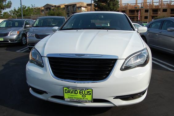 Chrysler 200 2013 photo 2