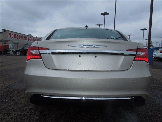 Chrysler 200 2013 photo 1