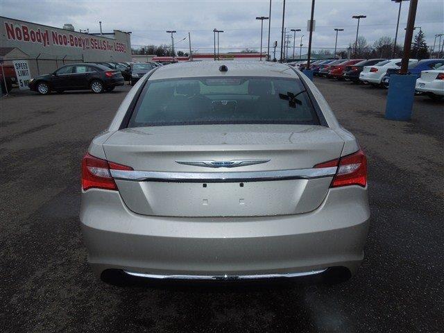 Chrysler 200 2013 photo 4