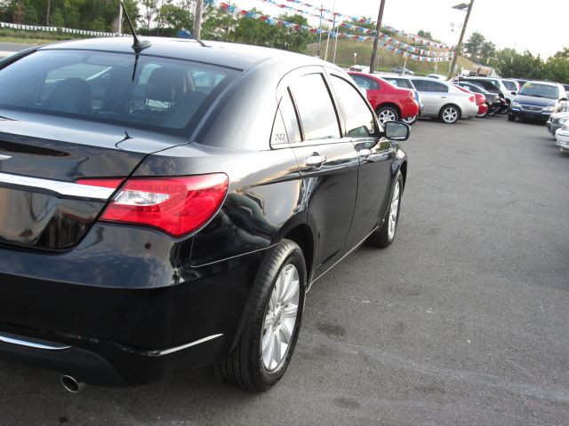 Chrysler 200 4x4 6 Speed Sedan