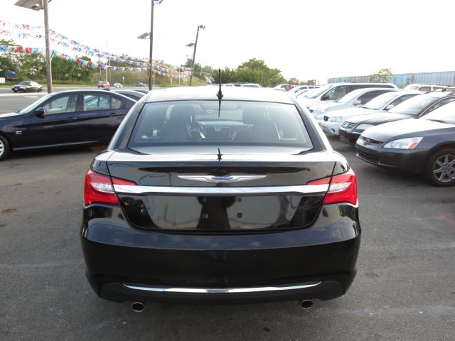 Chrysler 200 2013 photo 2