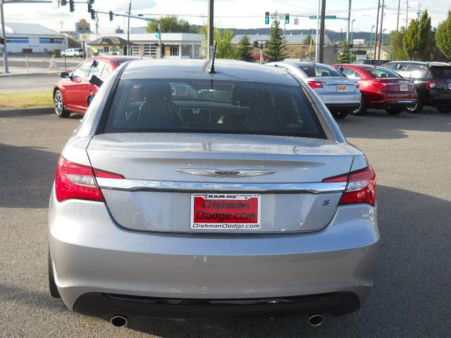 Chrysler 200 2013 photo 1