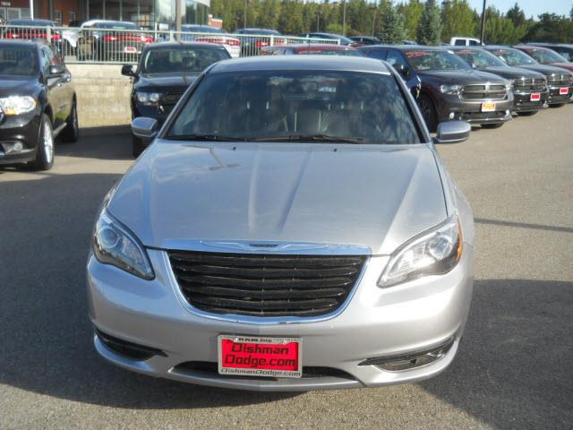 Chrysler 200 2013 photo 2